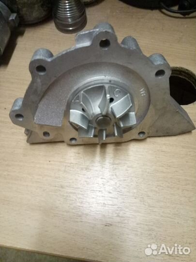 Насос системы охлаждения новый на Пежо