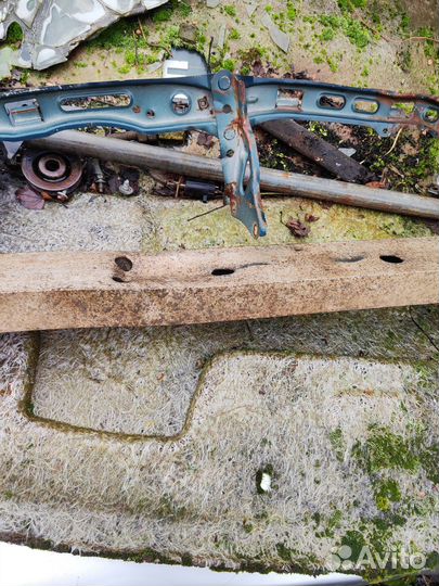 Задний усилитель бампера toyota crown JZS