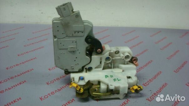 Nissan 80503-2F000 Замок передний левый