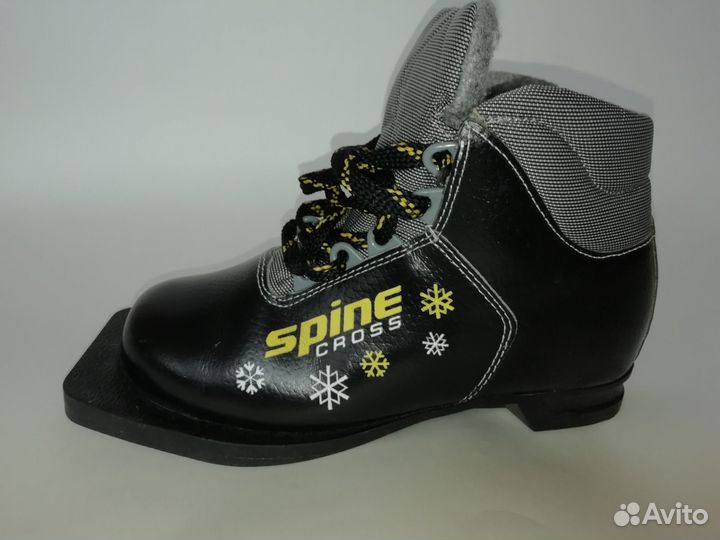 Продам лыжные ботинки