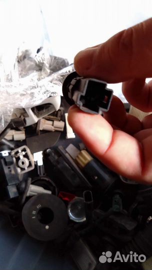 Кнопка багажника Ford Fiesta