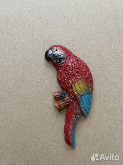 Попугай - магнит на холодильник
