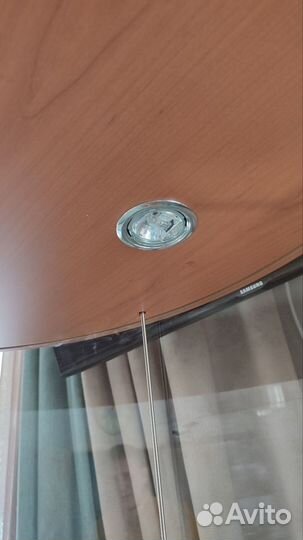 Стеклянный шкаф-витрина с подсветкой, Италия