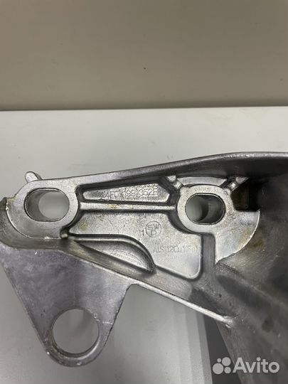 Кронштейн опоры двс правый Ауди А6 С6