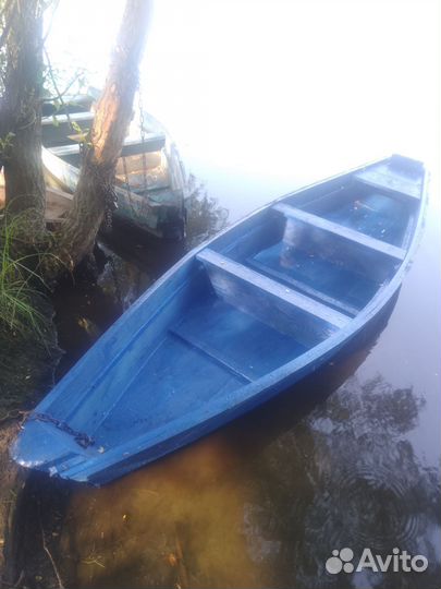 Лодка деревянная