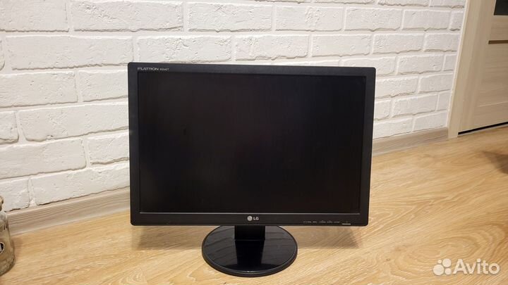 Монитор LG W2042T 20 дюйма