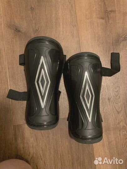 Щитки футбольные Umbro подростковые 10-12 лет