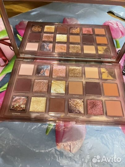 Палитра теней huda beauty Naughty Nude