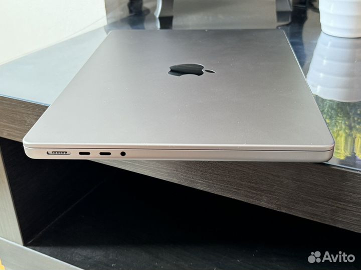 Apple Macbook Pro 14 2023 M2 Pro всего 7 циклов