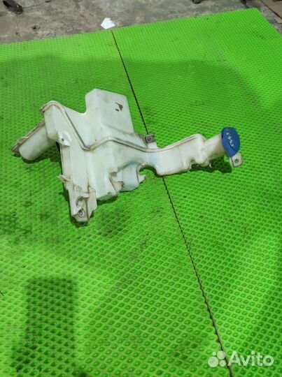 Бачок омывателя на VW Passat B6