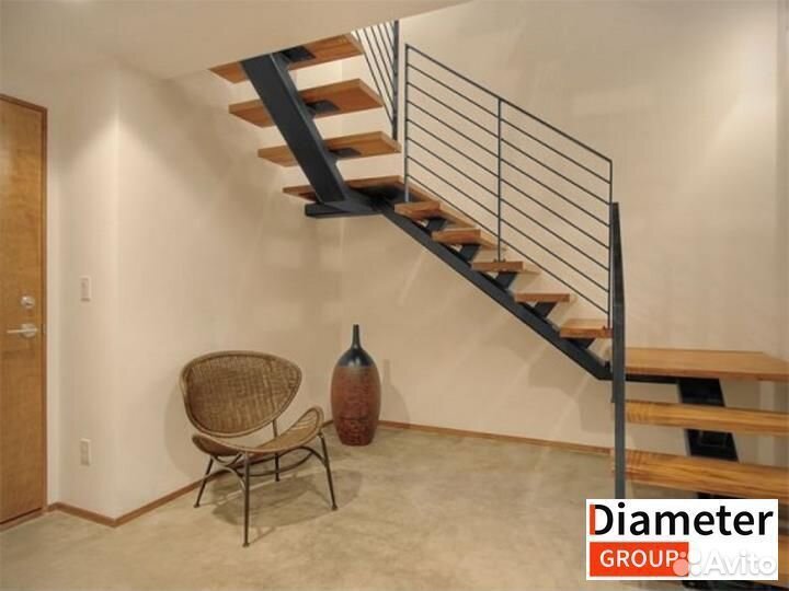 Производство поворотной лестницы с обивкой