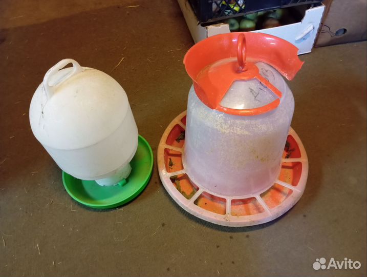 Кормушка для кур