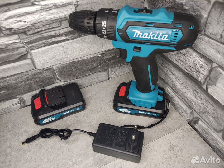 Шуруповерт Makita c оснасткой