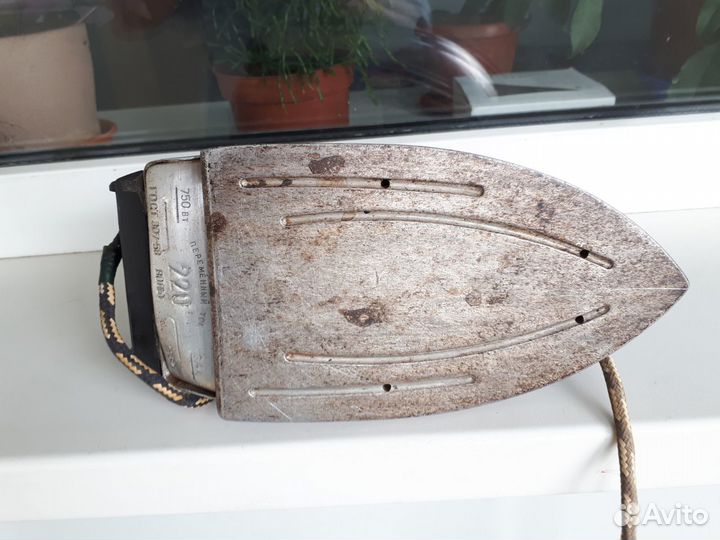 Большой тяжелый утюг. Пар, регулировка т-ры, СССР