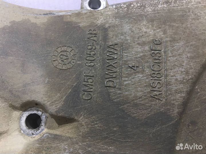 Б/У Крышка двигателя передняя#001