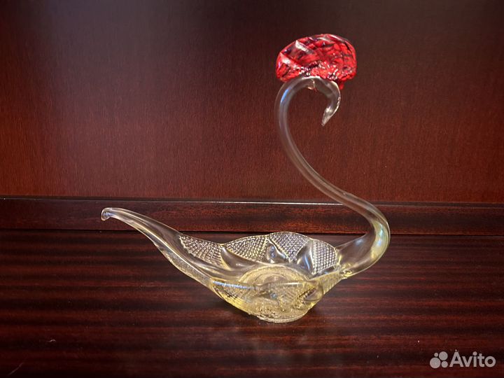 Ваза конфетница цветное стекло СССР Лебедь