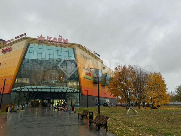 Торговая площадь в ТЦ у главного входа