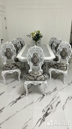 Стол и стулья 