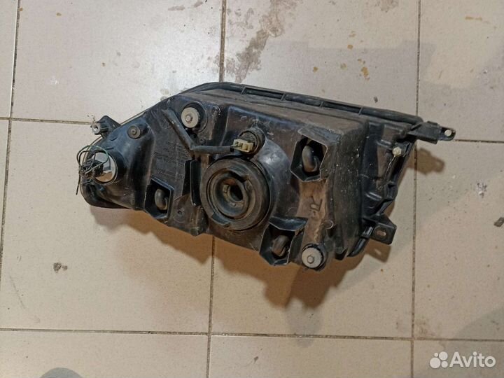 Фара Mitsubishi Pajero iO H76W