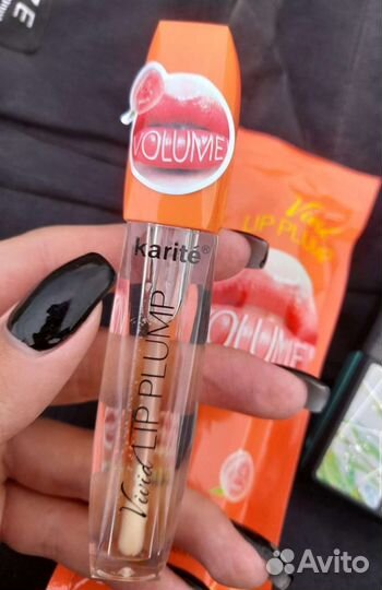 Блеск для губ с эффектом увеличения