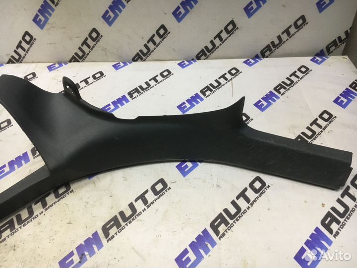 Накладка порога задняя правая Шкода Октавия А5