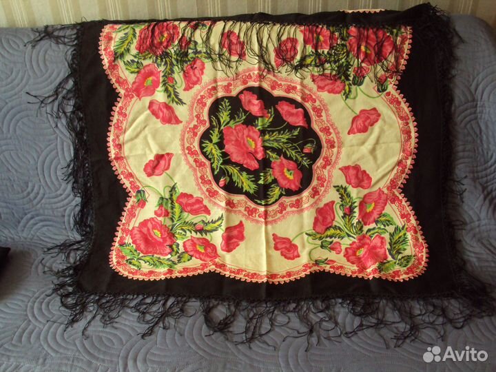 Шерстяная шаль (платок) с шелковыми кистями СССР