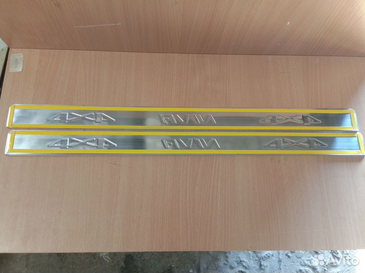 Накладки на пороги LADA Niva 3d (нержавейка)