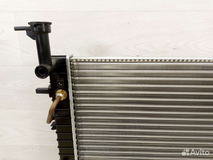 Радиатор охлаждения Hyundai Tucson 2004-2010
