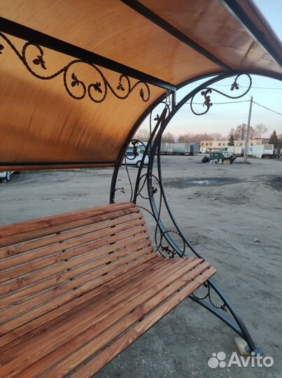 Качеля с крышей