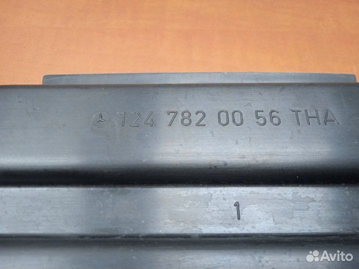 Накладка (кузов внутри) Mercedes-Benz E-Class W124