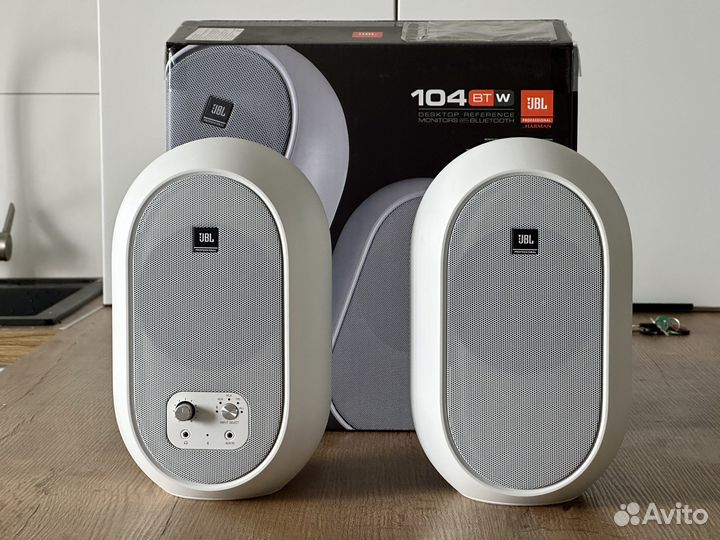 Продам студийный колонки мониторы JBL-104 BT