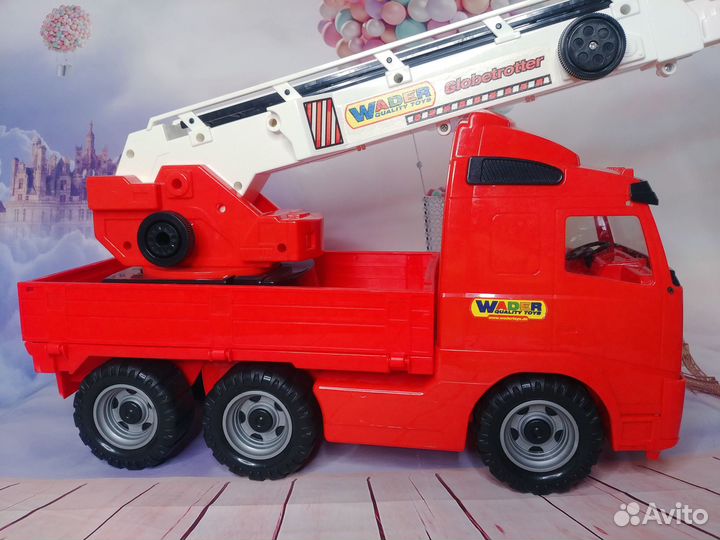 Пожарная машина с выдвижной лестницей Wader