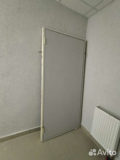 Дверь входная деревянная с коробкой