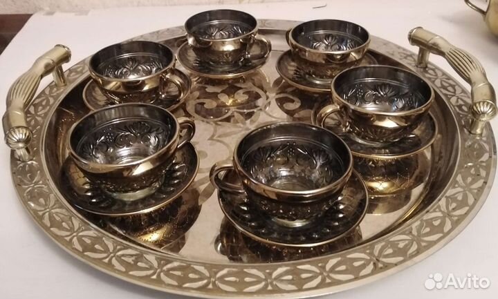 Посуда в золотом стиле