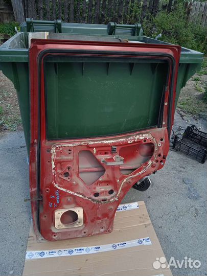 Дверь задняя правая Nissan Terrano 2 Ниссан