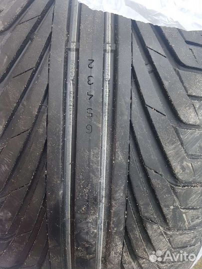 Nokian Tyres NRY 255/40 R17