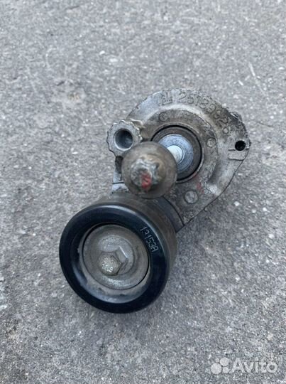 Натяжной ролик приводного ремня