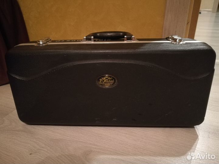 Футляр для музыкального инструмента