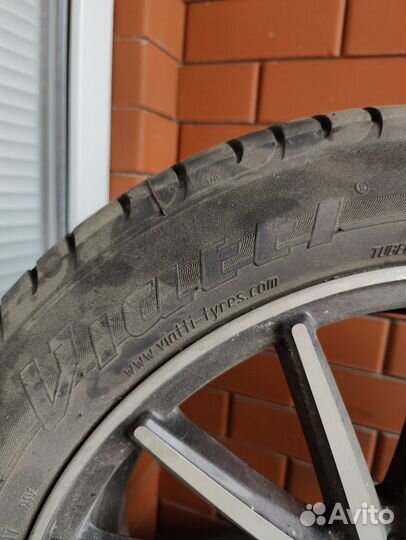 Viatti Strada Asimmetrico 215/50 R17