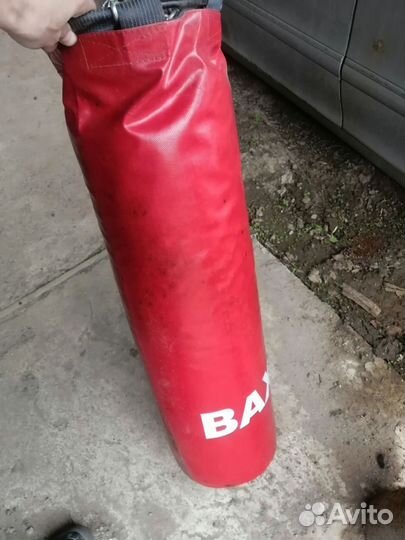 Боксерский мешок и перчатки