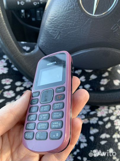 Кнопочный мобильный телефон Nokia