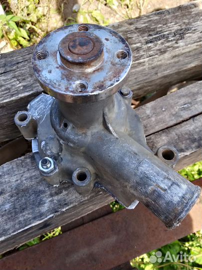 Помпа на 421 двигатель