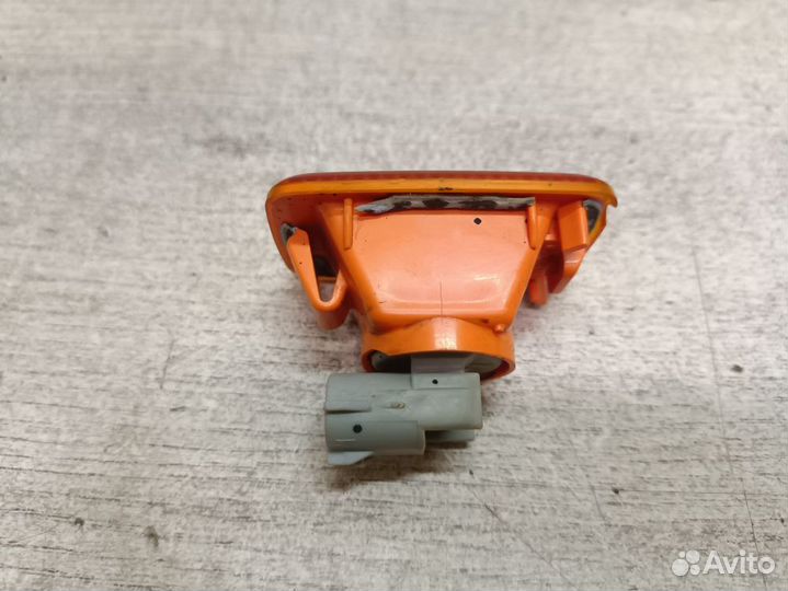 Повторитель в крыло Toyota Camry XV30 (2001—2006)