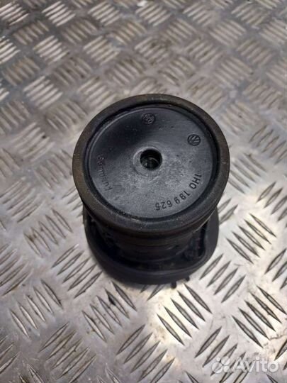 Подушка двигателя Volkswagen Passat B4 1H0199611