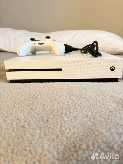 Xbox one s 1tb с дисководом и джойстиком