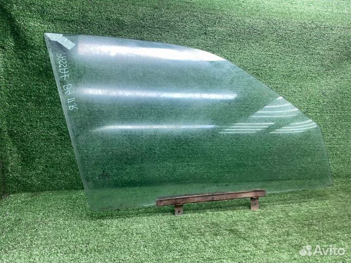 Стекло двери переднее правое Volkswagen Passat B4