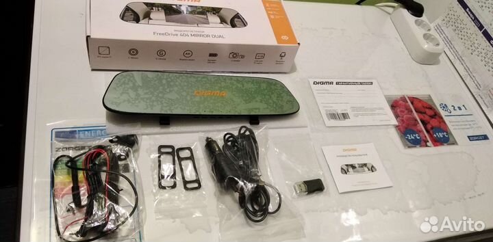 Видеорегистратор с камерой заднего вида