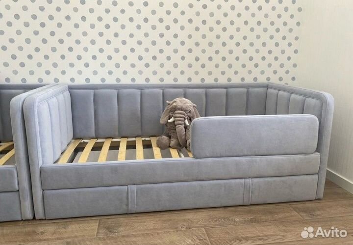 Мягкая кровать двухцветная