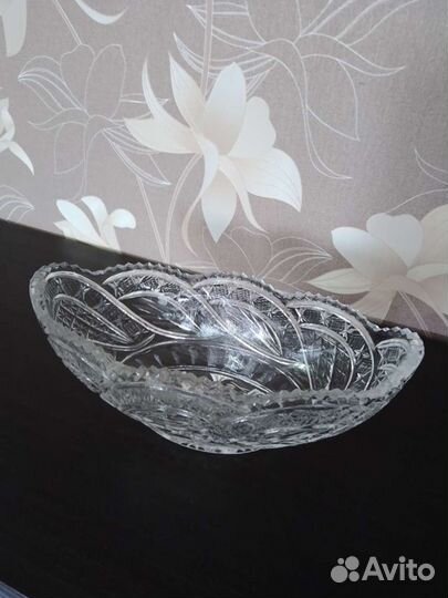 Большая хрустальная ваза