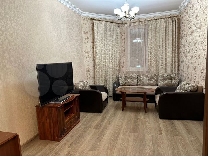 2-к. квартира, 67 м², 2/13 эт.